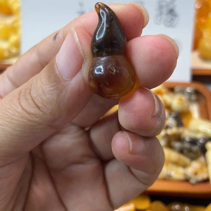 琥珀未镶嵌珠宝奇石