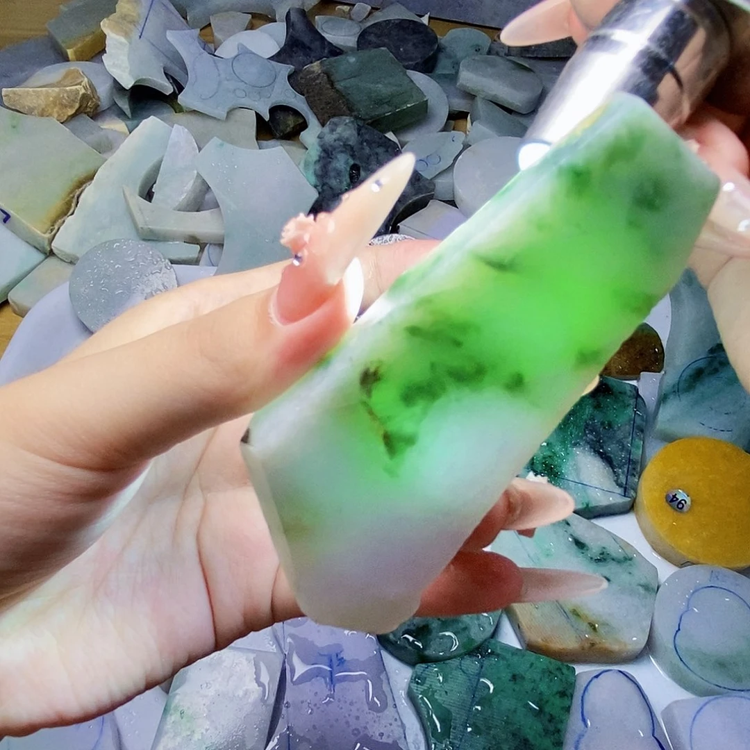 翡翠未镶嵌颈饰翡翠