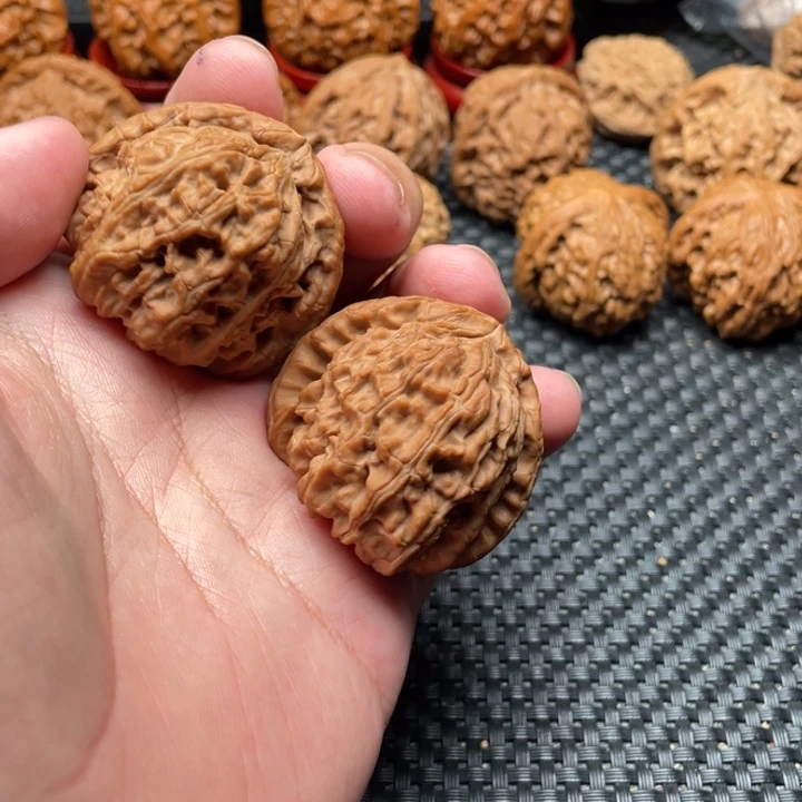 文玩核桃把件三角白