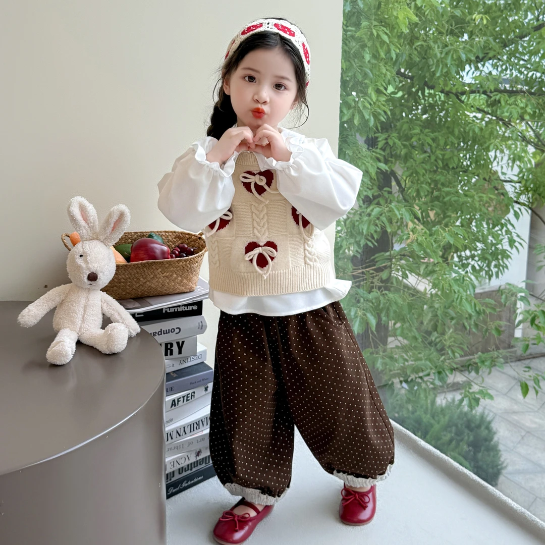 女童套装春秋款洋气女宝宝毛衣马甲学院风休闲三件套儿童波点裤子