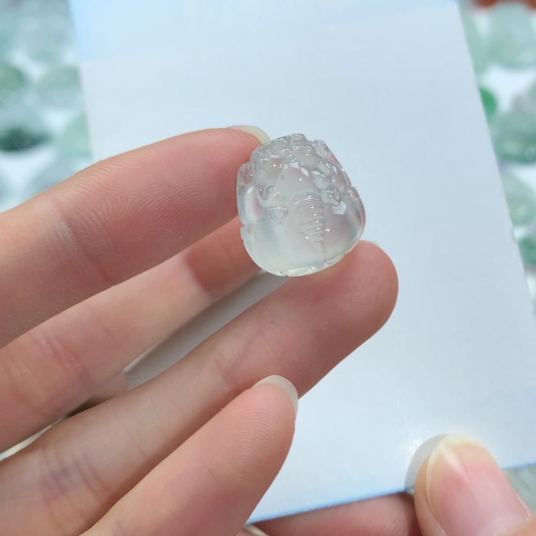 翡翠未镶嵌颈饰貔貅