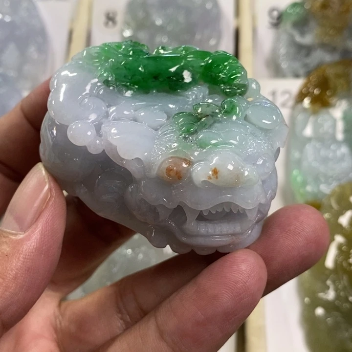 颈饰未镶嵌翡翠最****。皮休