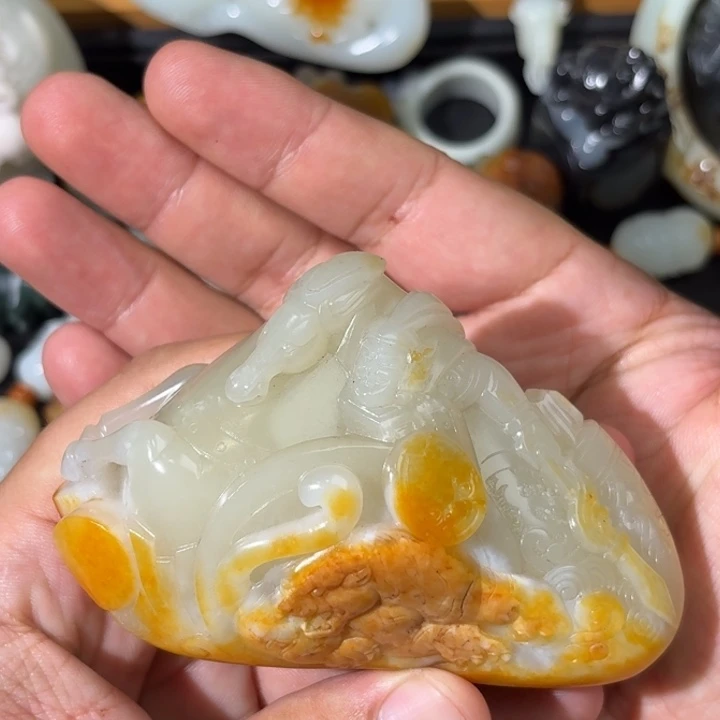 颈饰未镶嵌和田玉（白玉）