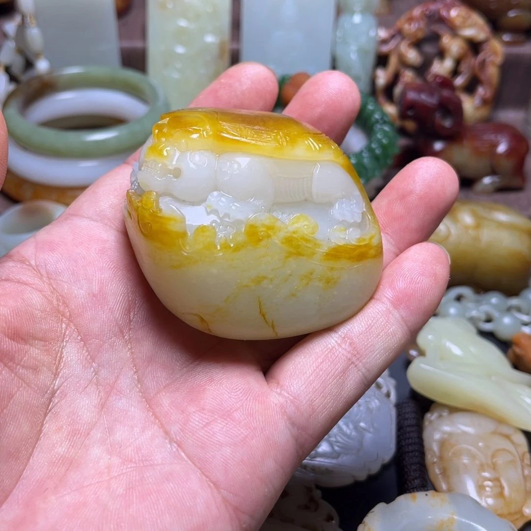 球***姐和田玉未镶嵌颈饰