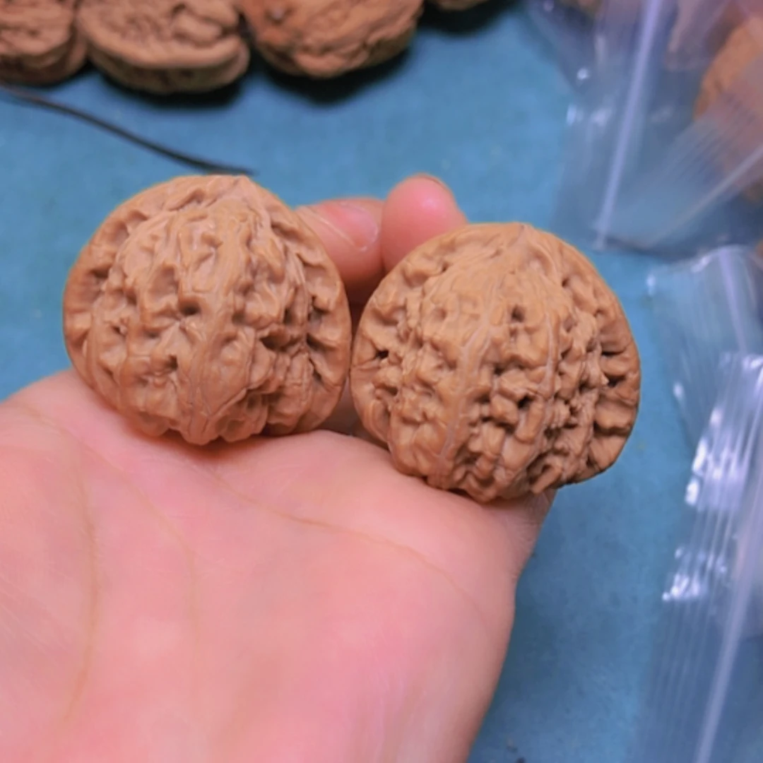 【闪购商品】摆件核桃36三角白全品磕尖