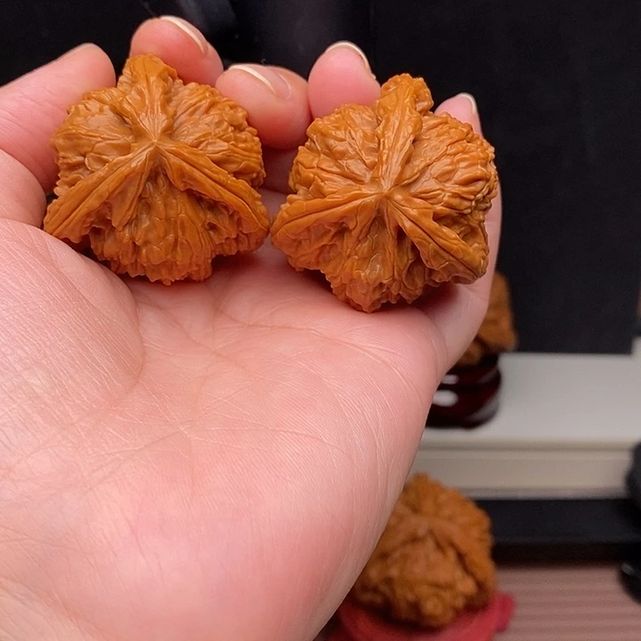 张***胖文玩核桃吊坠白奔