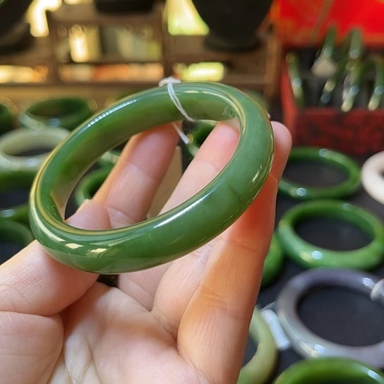 和田玉未镶嵌手镯