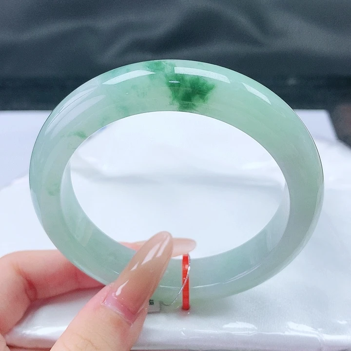 翡翠手镯未镶嵌57轮胎