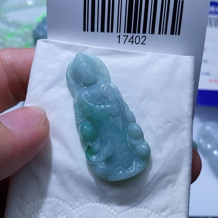 翡翠未镶嵌颈饰一