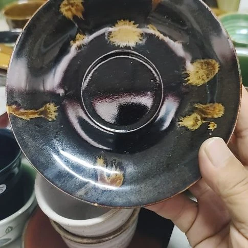 瓷片瓷片，各种摆件，均有瑕疵。沙锅！