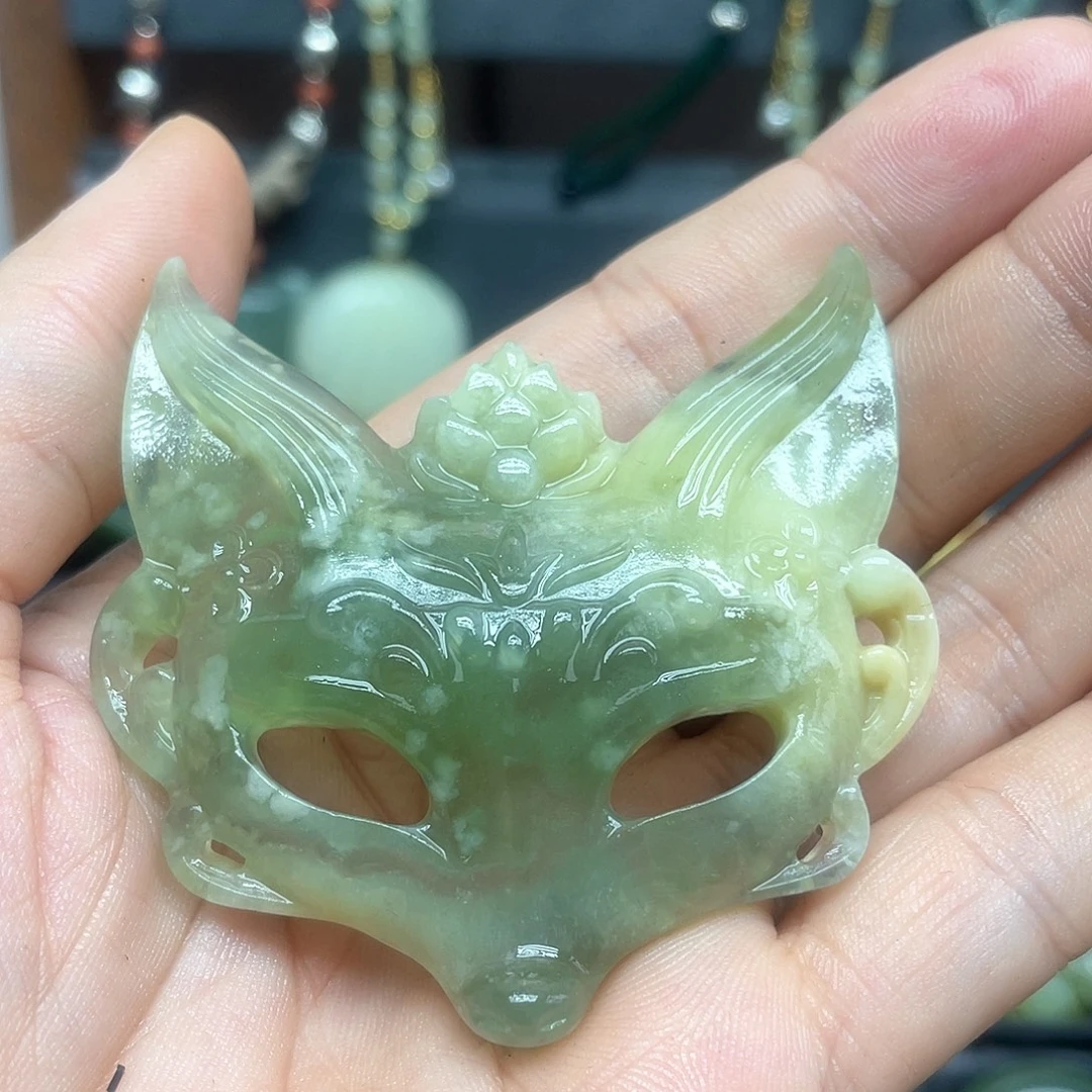 用***5未镶嵌蛇纹石玉颈饰