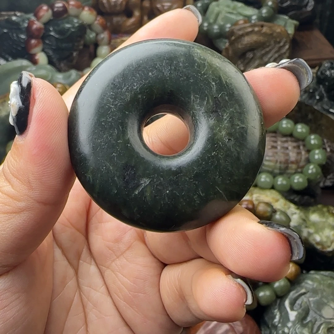 透闪石质玉未镶嵌珠宝奇石