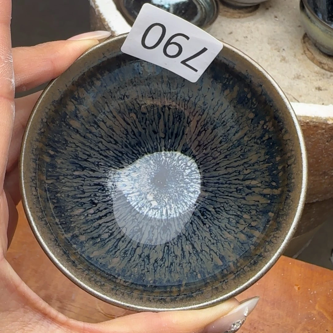 茶盏玲珑茶香中蕴含