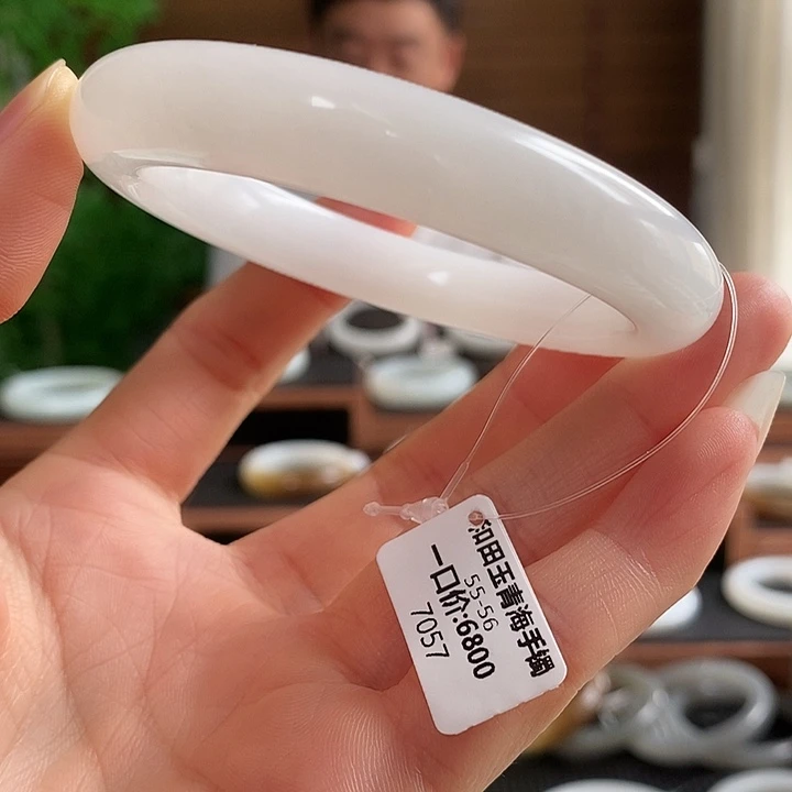 未镶嵌手镯和田玉7057