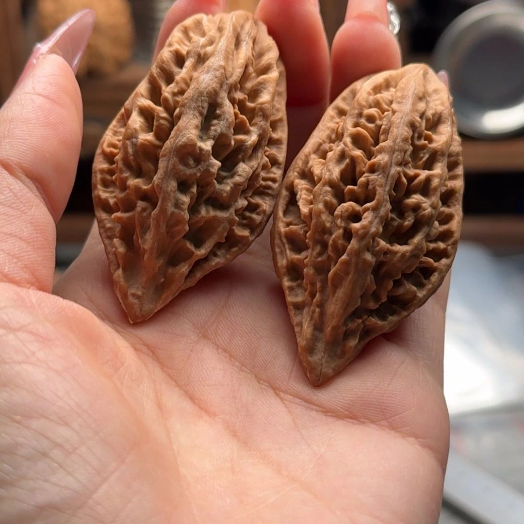 文玩核桃把件关东木子楸百核32花皮