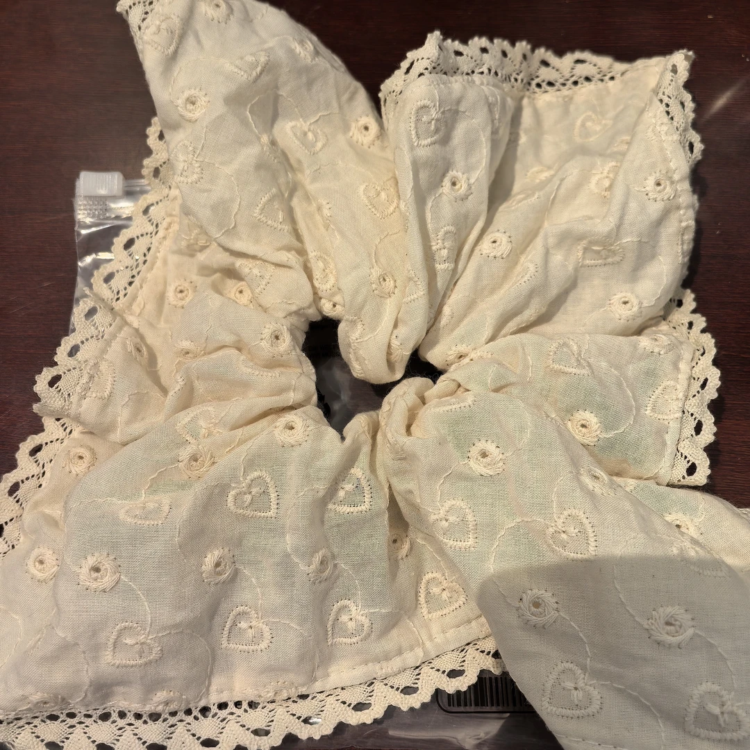 TT237 泡菜尾单方巾蕾丝花边刺绣暗纹杏色肠圈｜淘贩