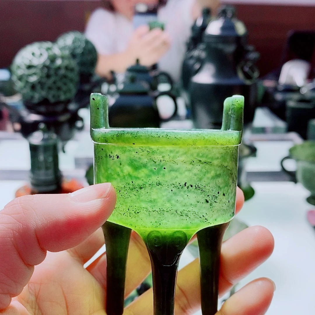 未镶嵌和田玉（青玉）摆件微瑕