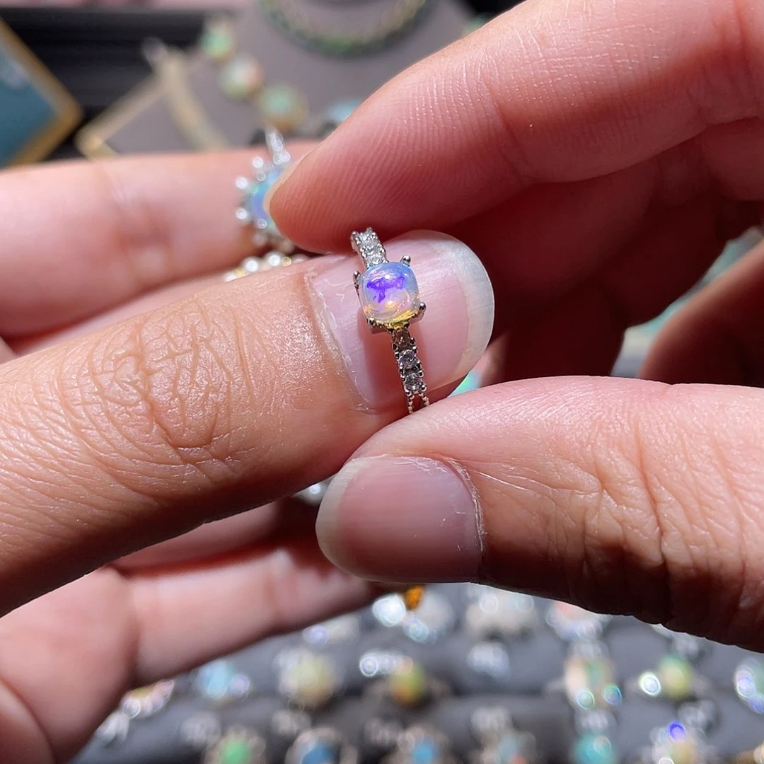 银S925镶嵌欧泊戒指）