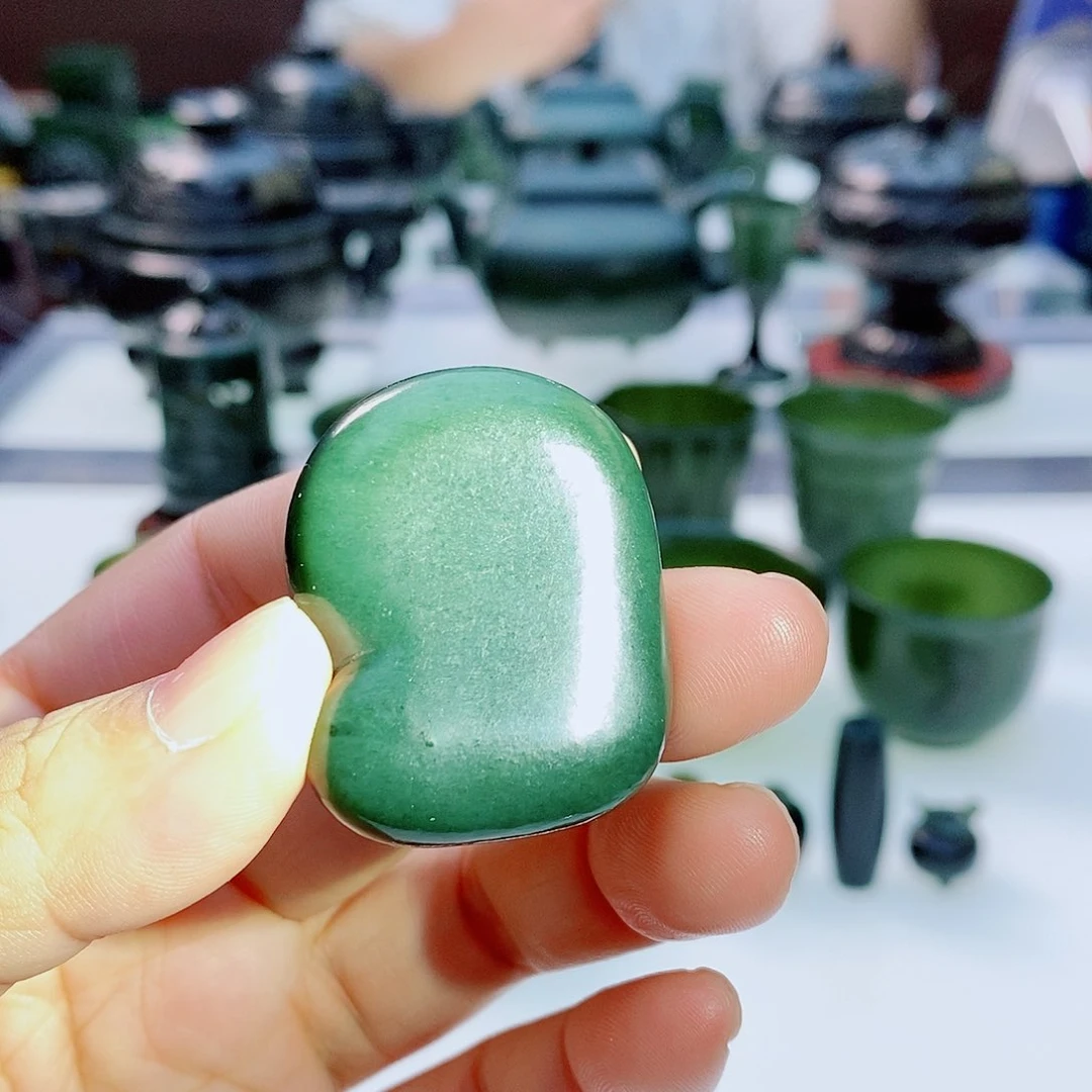 未镶嵌和田玉（青玉）摆件