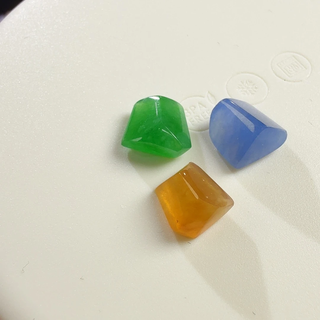 翡翠未镶嵌颈饰裸石