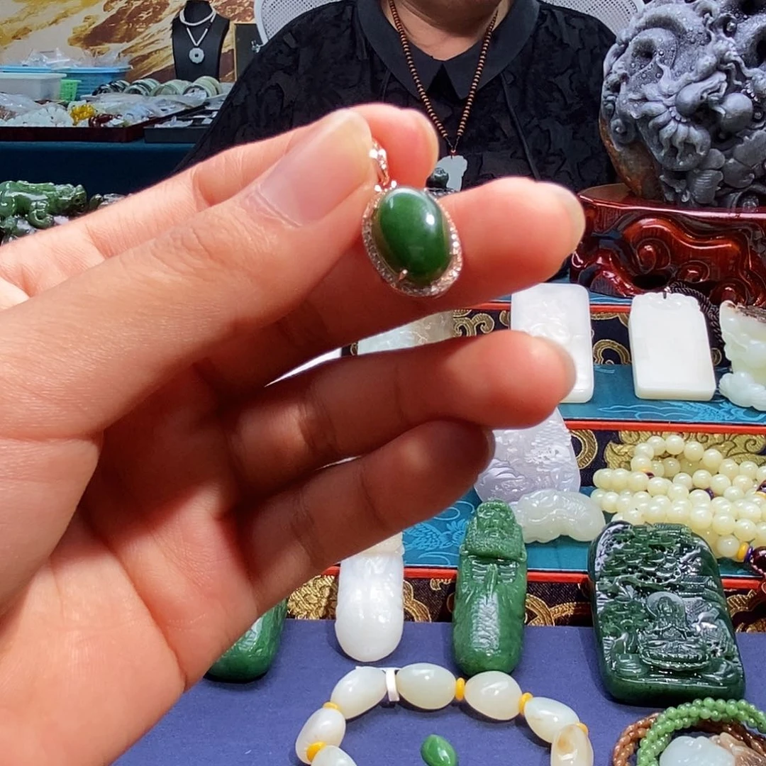 柠***道和田玉未镶嵌颈饰