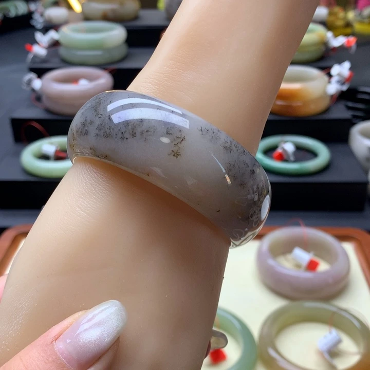 未镶嵌手镯石英岩玉