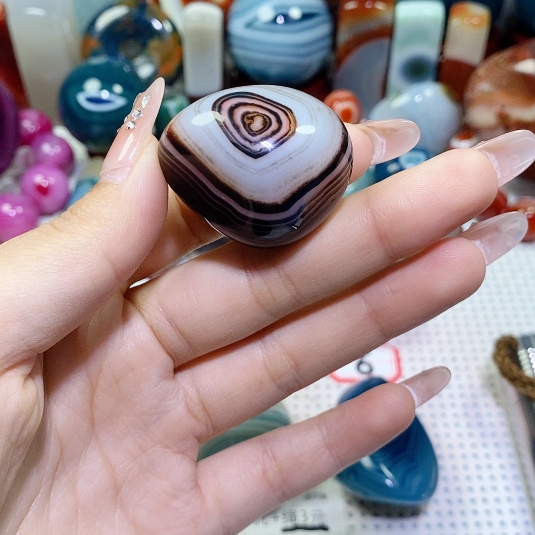 卧****玛瑙/玉髓未镶嵌珠宝奇石