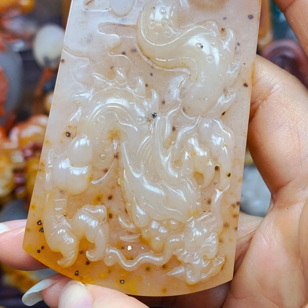 石英质玉（黄龙玉）未镶嵌颈饰