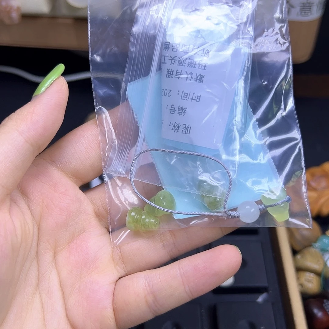 星***色吊坠(不含链)未镶嵌石英质玉