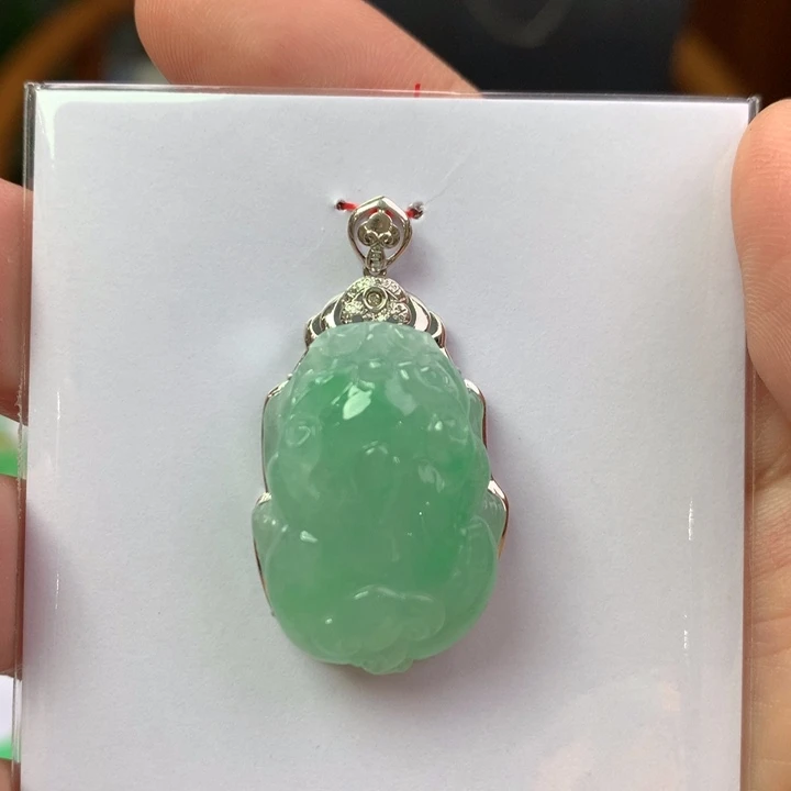 翡翠18K金镶嵌颈饰翡翠吊坠