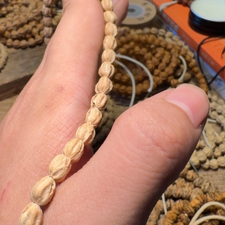 乌***话柏香籽/百香籽吊坠