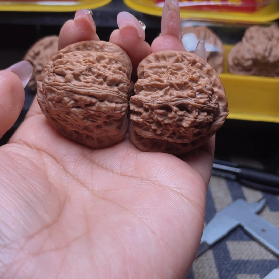 热***飞核桃39三角白文玩