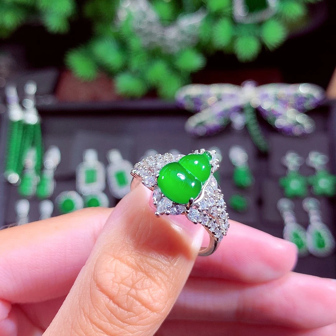 颈饰未镶嵌翡翠天然