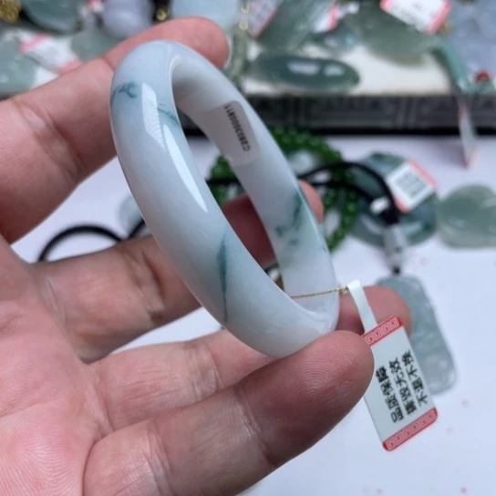 军***哥翡翠手镯未镶嵌手镯