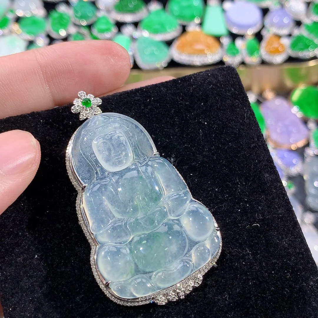 翡翠18K金镶嵌颈饰