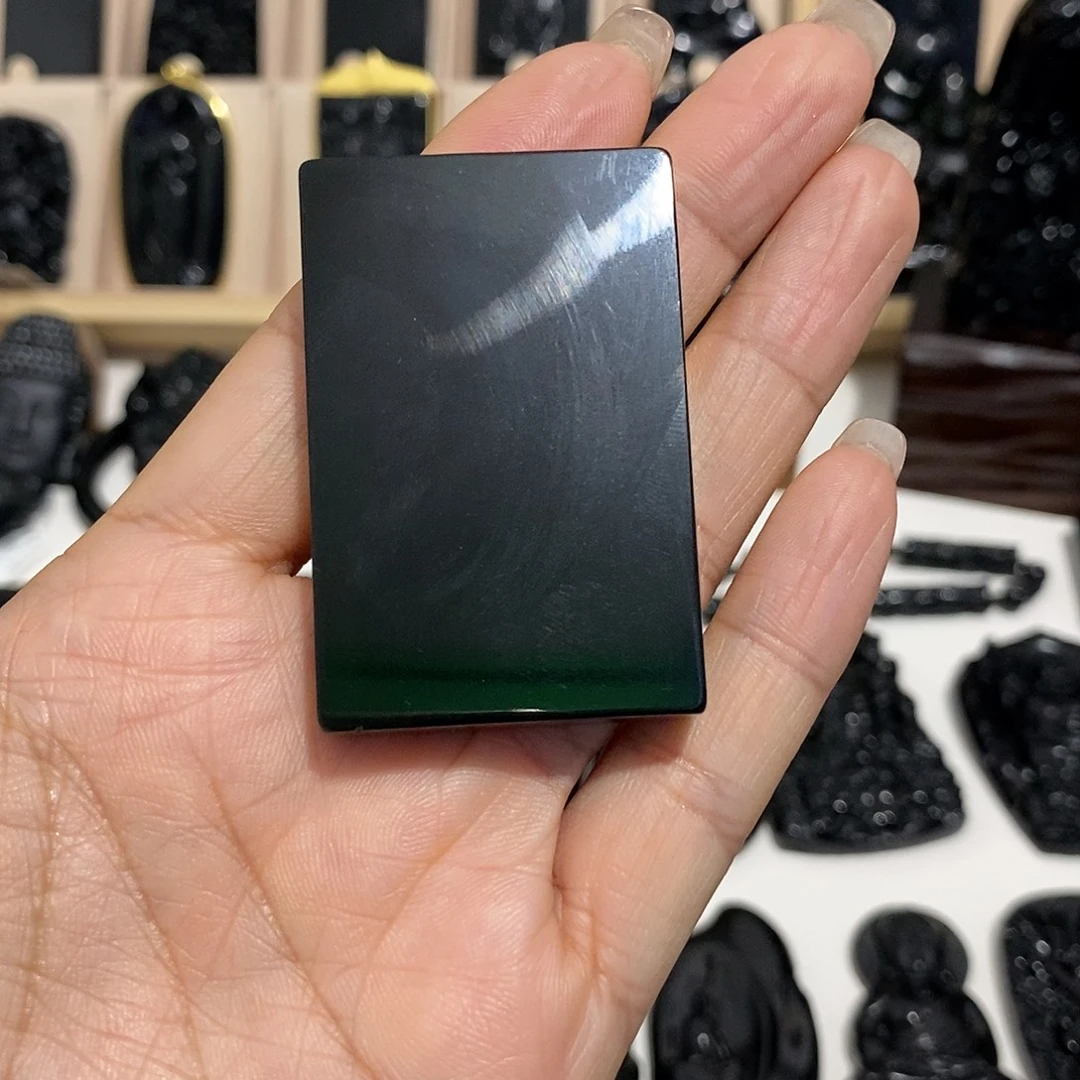 郑***钱岫玉未镶嵌纯天然岫玉颈饰