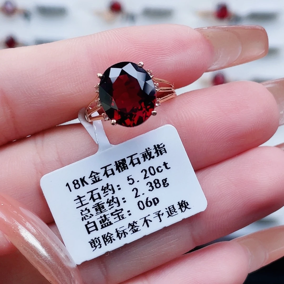 18K金镶嵌石榴石戒指