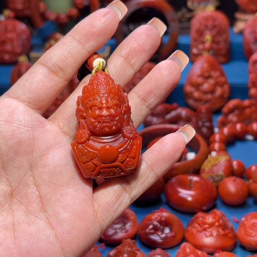 未镶嵌雕刻南红玛瑙贸****杨