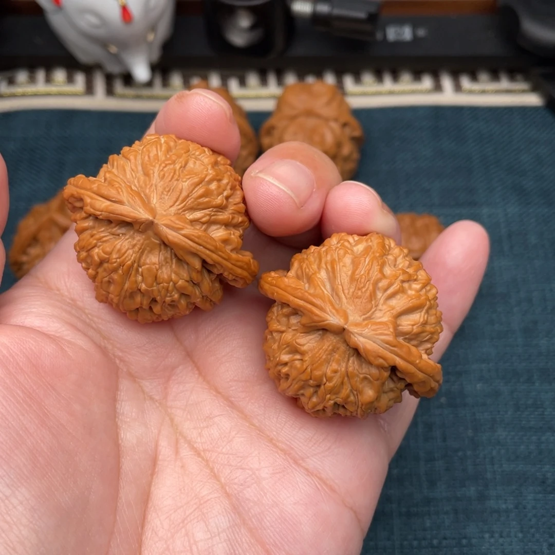 把件文玩核桃全品红皮白狮子40