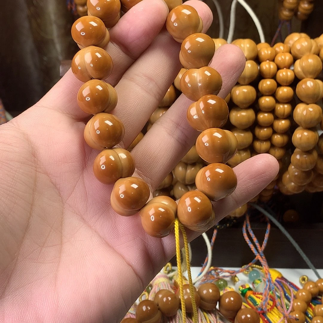 心***猜桃核吊坠全品柯基大屁桃