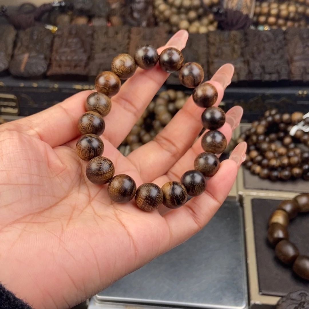 沉香手串宝****司越南芽庄白棋留疤