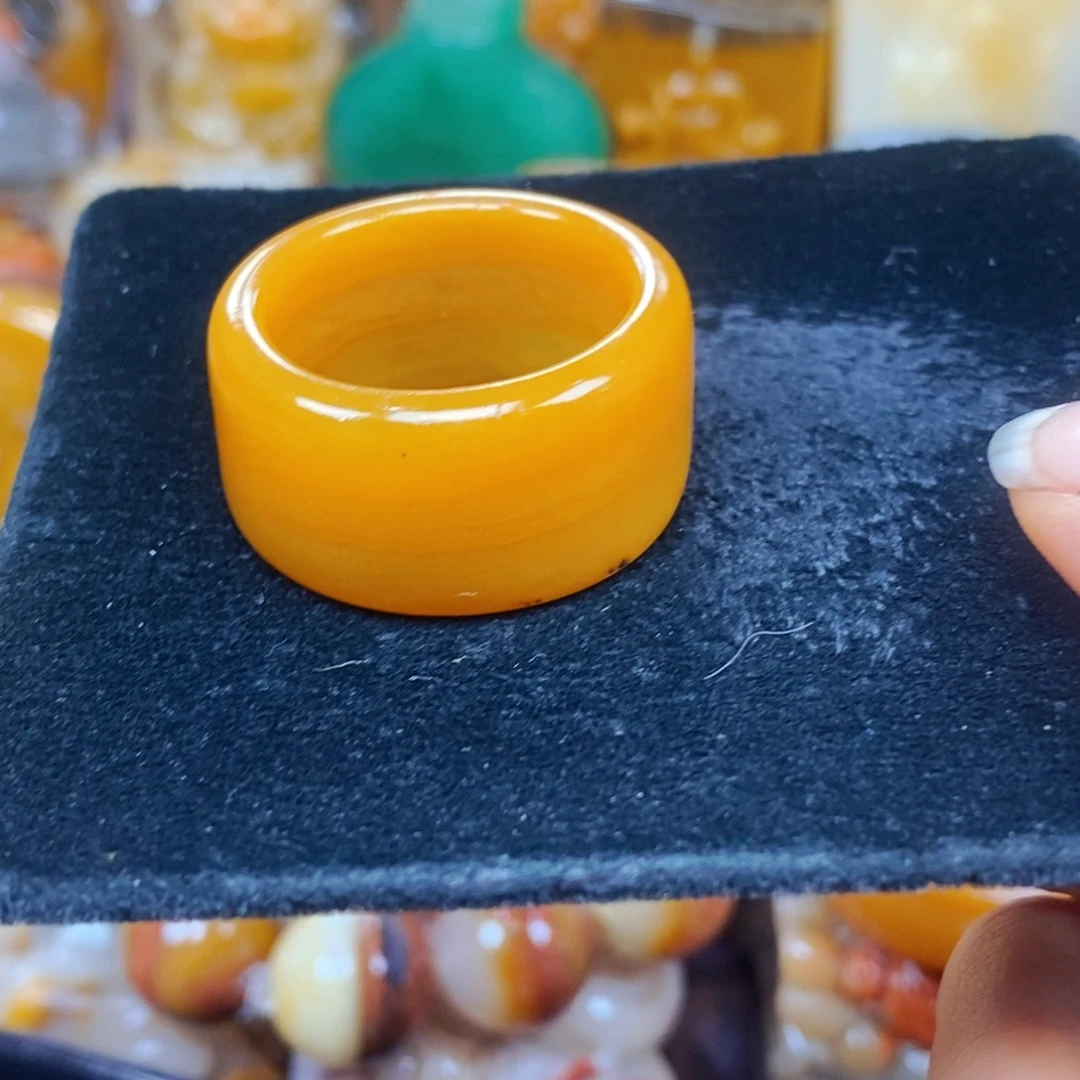 颈饰未镶嵌石英岩玉