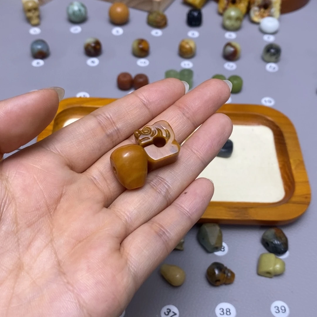 蛇纹石玉配饰合金花***央