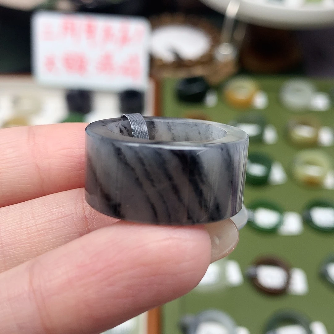 未镶嵌戒指和田玉