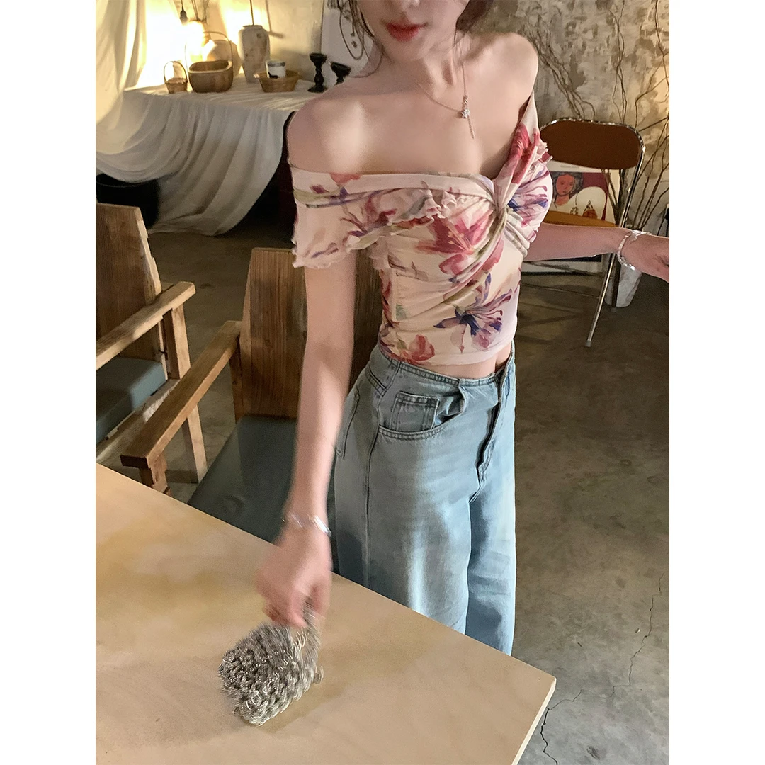 ACHI大也池◆馥郁玫瑰~v领一字肩扭结印花短款t恤