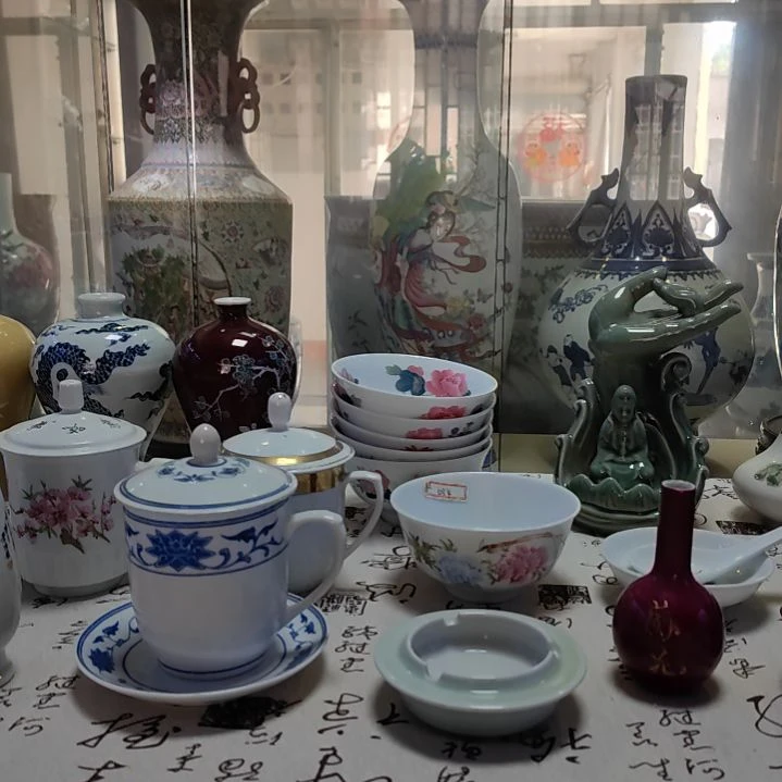 景德镇精美陶瓷摆件