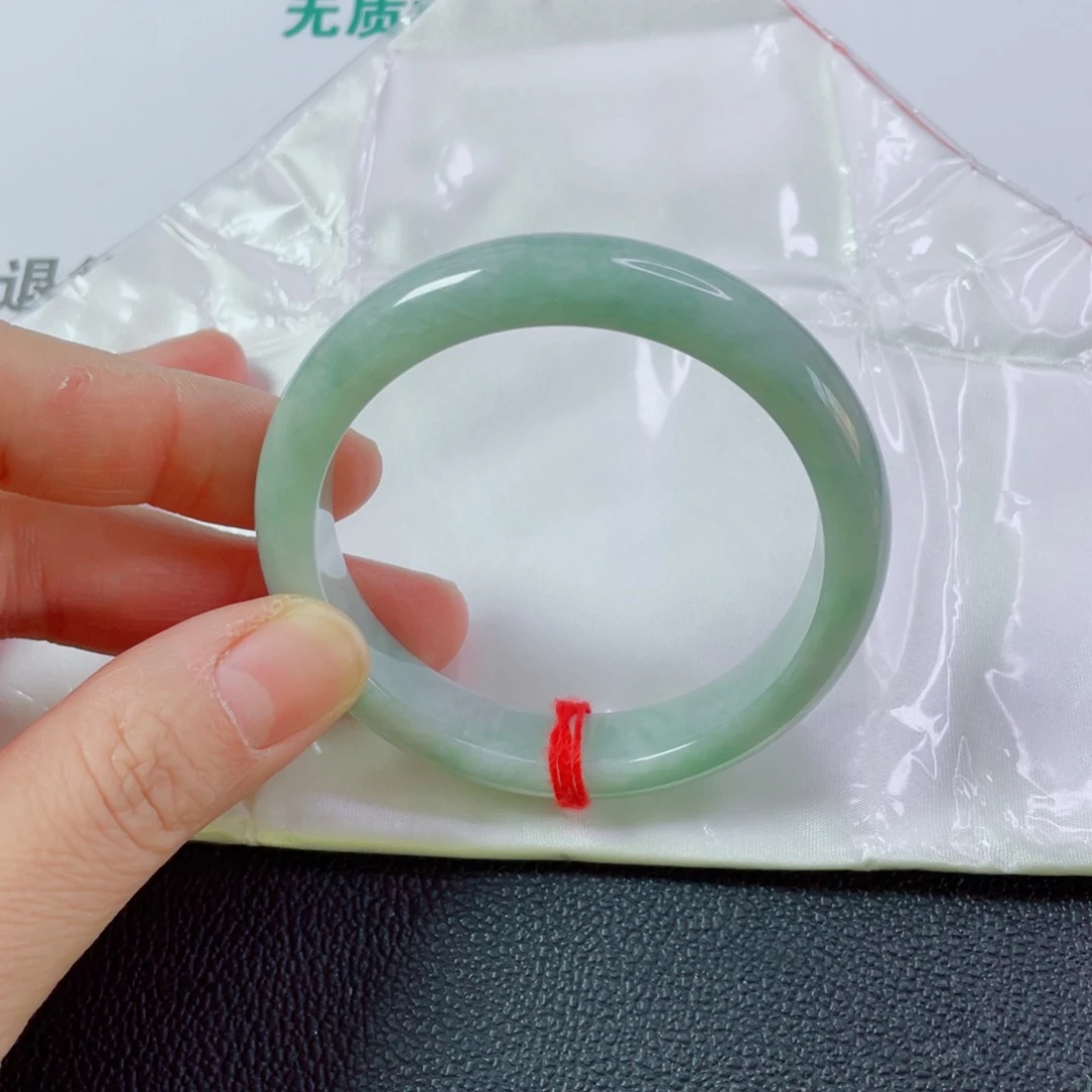 冷***心翡翠未镶嵌手镯天然