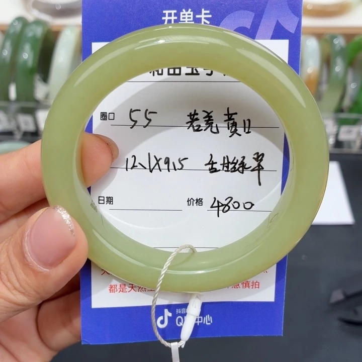 和田玉未镶嵌手镯