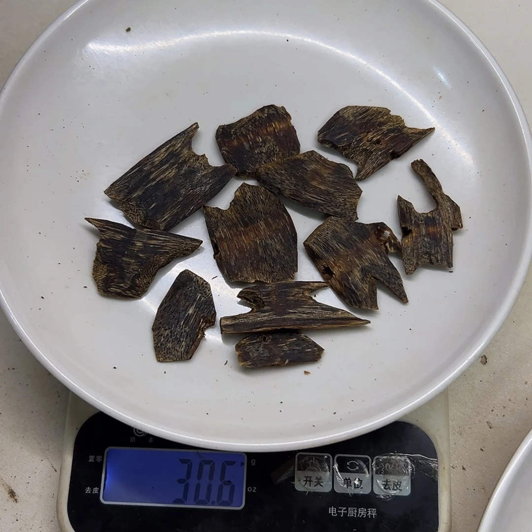 沉香沉香碎屑J****?香霸高油块料30克