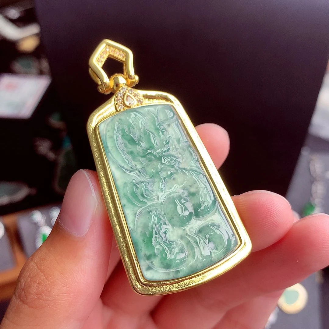 翡翠未镶嵌颈饰挂件